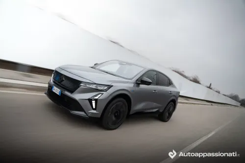 renault rafale 2025 dinamica tre quarti anteriore frontale