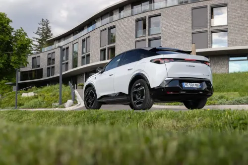 peugeot e-3008 dual motor
