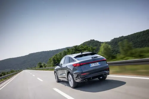 audi sq5 2025 dinamica posteriore