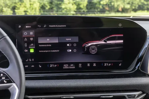 schermo audi a5 e-hybrid