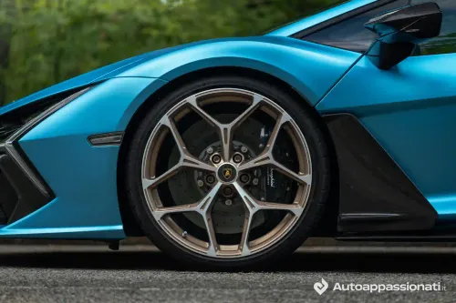 lamborghini revuelto cerchi in lega