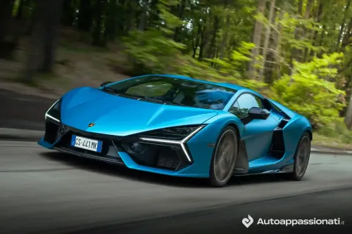 lamborghini revuelto dinamica frontale rettilineo