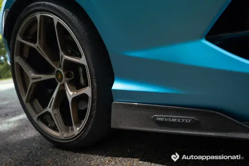 lamborghini revuelto logo laterale