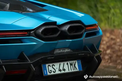 lamborghini revuelto scarichi