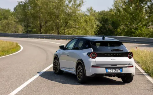 LanciaYpsilonHFLine