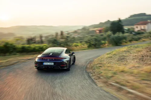 Porsche 911 e Taycan Porsche Italia 40 anni ferragamo