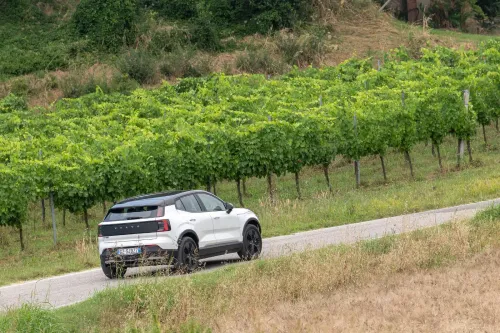 volvo ex30 cross country