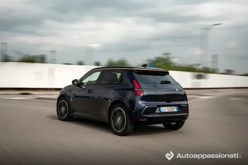 dinamica posteriore renault 5 e-tech