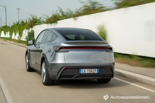 Dinamica posteriore Tesla Model Y