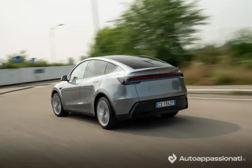 tesla model y 2025 07