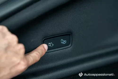 tesla model y 2025 16