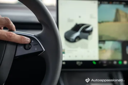 tesla model y 2025 21