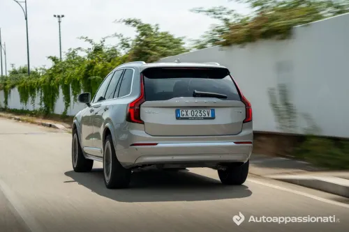 volvo xc90 t8 2025 02