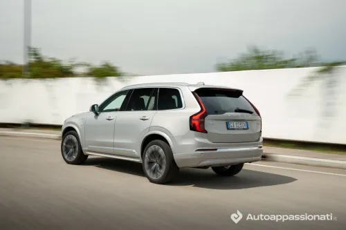 volvo xc90 t8 2025 04