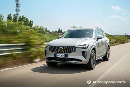 volvo xc90 t8 2025 06