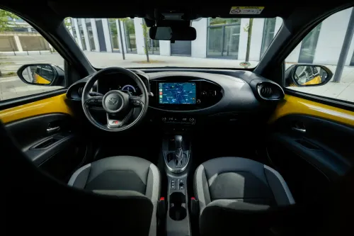 aygoxgrsport_hybrid interni