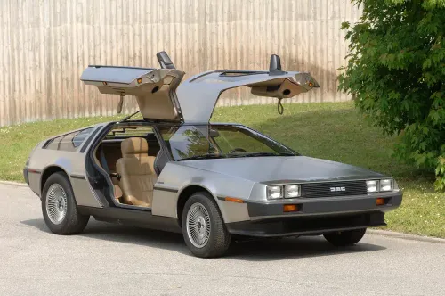 DMC 12 DeLorean 1