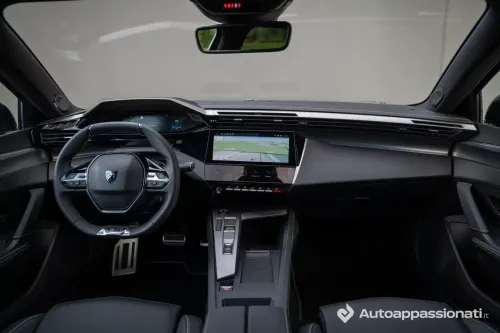 interni peugeot e-408