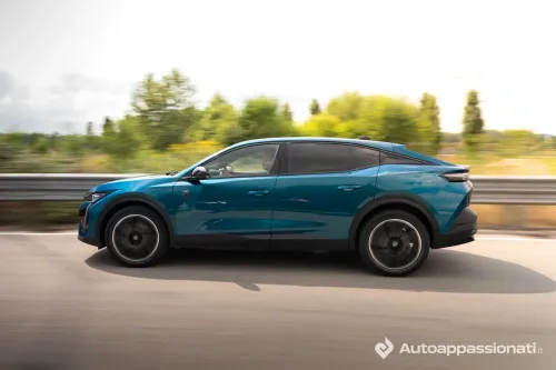 dimensioni peugeot e-408