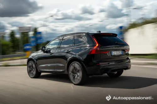 vista posteriore volvo xc60 t6