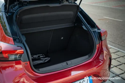 Opel Corsa Hybrid bagagliaio