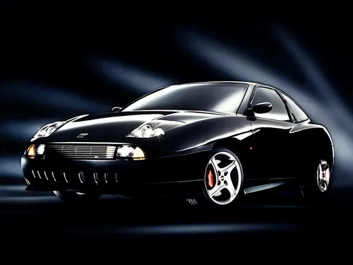 fiat coupè nera su sfondo scuro con luci volte ad evidenziare le linee sportiveggianti ed i dettagli cromati