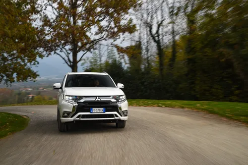 mitsubishi outlander phev 24