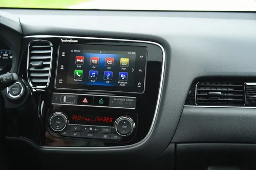 mitsubishi outlander phev 29