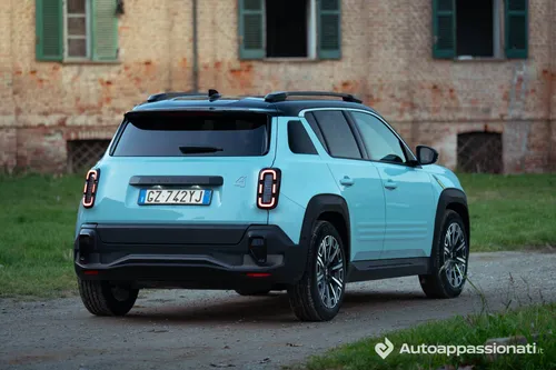 Renault 4 e-tech posteriore