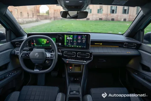 Renault 4 e-tech interni
