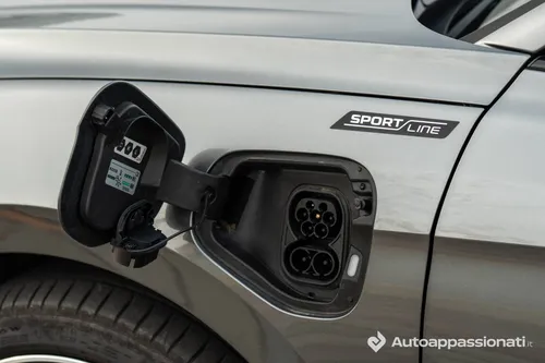 Skoda Superb 2026 iV Plug-In presa di ricarica DC