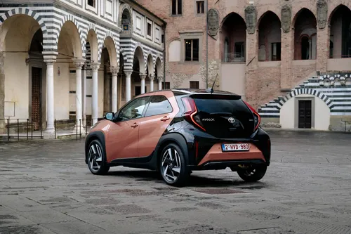 Toyota Aygo X 2026 posteriore tre quarti