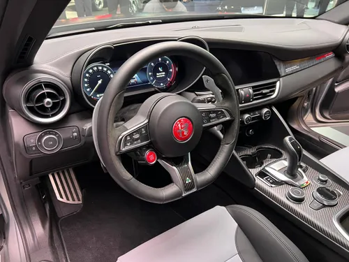 Alfa-Romeo-Giulia-Quadrifoglio-Luna-Rossa Volante