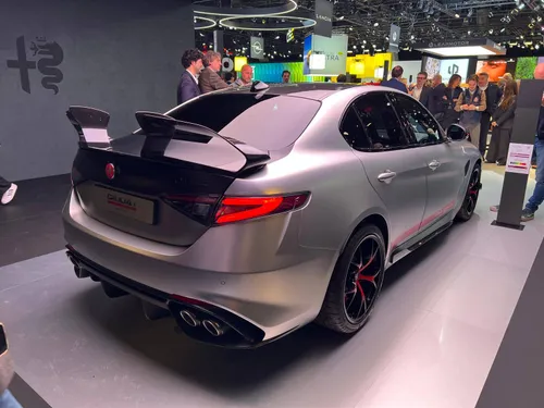 Alfa-Romeo-Giulia-Quadrifoglio-Luna-Rossa posteriore