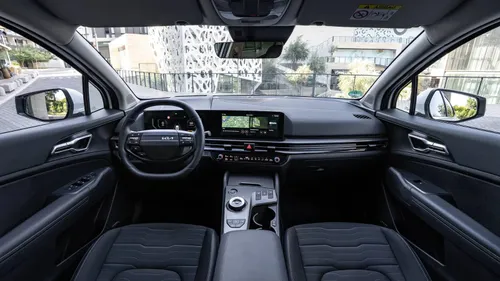 kia-new-sportage-baseline-my26-deluxe-white-interior-digital-1920x1080-001