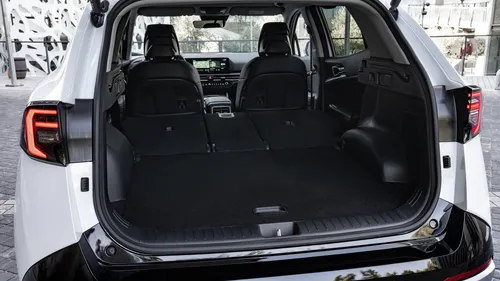 Il bagagliaio della kia sportage 2026: varia la capacità a seconda delle motorizzazioni