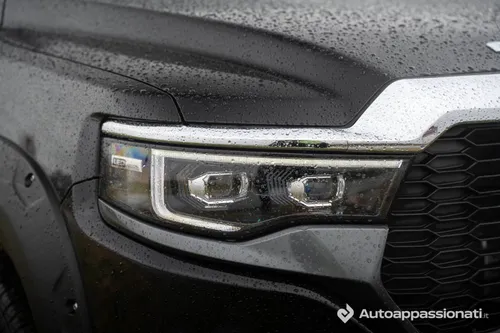 Foton Tunland V9__faro anteriore