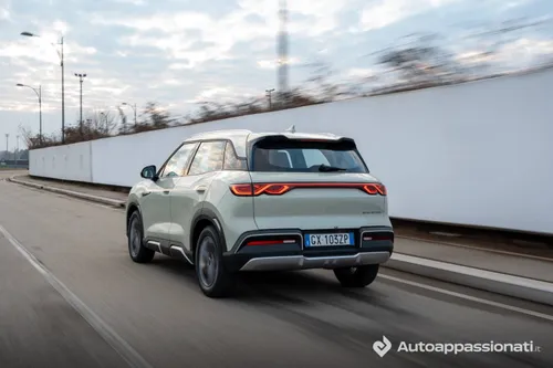 BYD Atto 2__ 3/4 posteriore dinamica