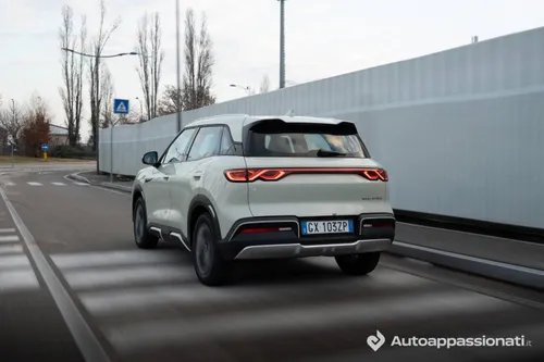 BYD Atto 2__ 3/4 posteriore dinamica