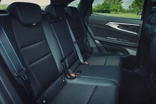 La panchetta posteriore della Renault Austral si può far avanzare, in due moduli separati (60:40) fino a 16 centimetri