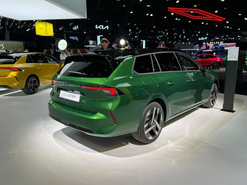 Opel-Astra-2026 posteriore