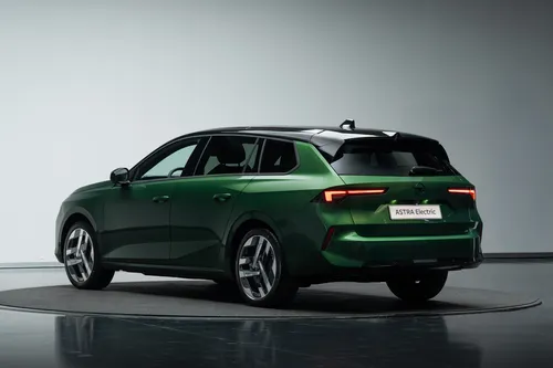 Opel Astra 2026 confronto posteriore 2