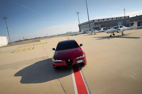 alfa romeo giulia quadrifoglio collezione dentro un aeroporto e ripresa di fronte