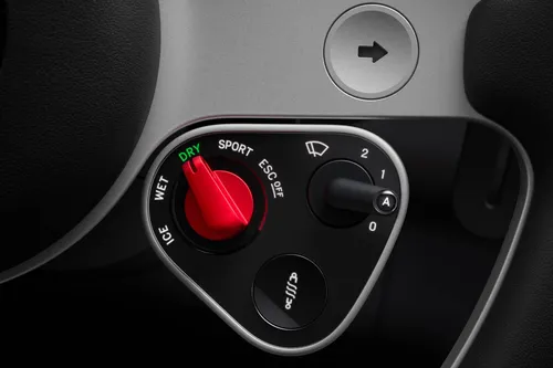 la razza destra del volante della ferrari elettrica Luce