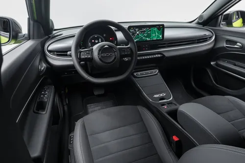 FIAT 600 Sport complessiva degli interni volante, sedili e sistema di infotainment