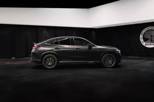 mercedes glc amg 53 laterale di colore nero