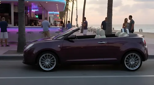 vista laterale della Alfa Romeo MiTo cabrio, auto mai uscita in commercio