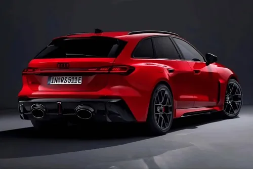 Nuova-Audi-RS5-2026 di colore rosso in versione avant station wagon di posteriore