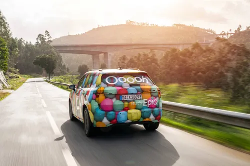 Skoda Epiq modello elettrico della casa ceca in versione camuffata con livrea multicolore