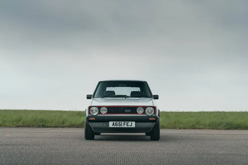 Volkswagen Golf GTI prima serie di colore grigio